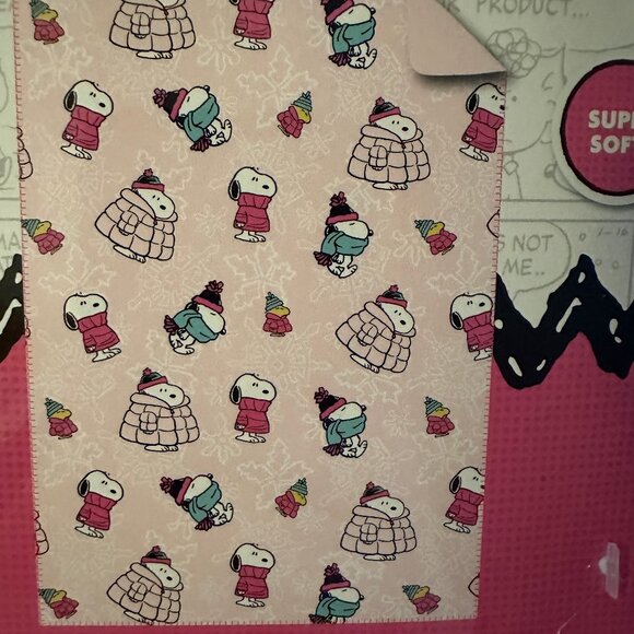 PEANUTS Snoopy Woodstock Reversible Throw Blanket 50x70 Puffer Jacket Soft Pink - Picture 6 of 6